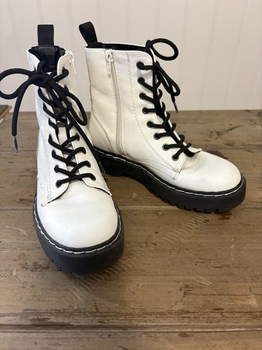 Sincerely Jules Women's Sz 6M White Combat boots Harley Side Zip.